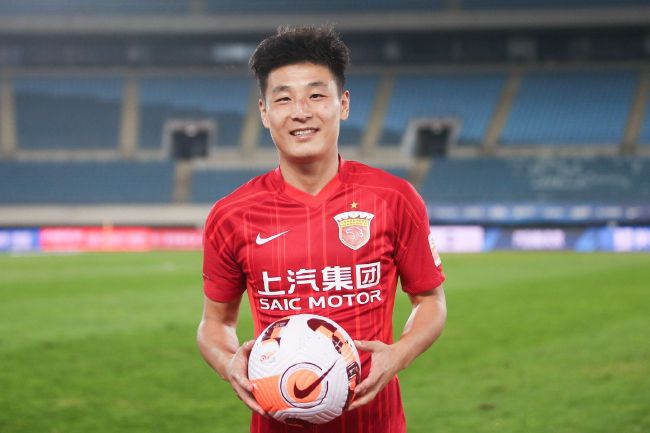 曼城虽然一周双赛，但毕竟阵容厚度足够，本场比赛数据依然大力度力挺曼城，看好主队大胜。